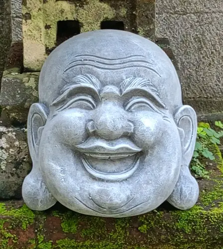 Artikelbild des Artikels “Mian - Große Buddha-Maske, 21cm H | Steinguss “